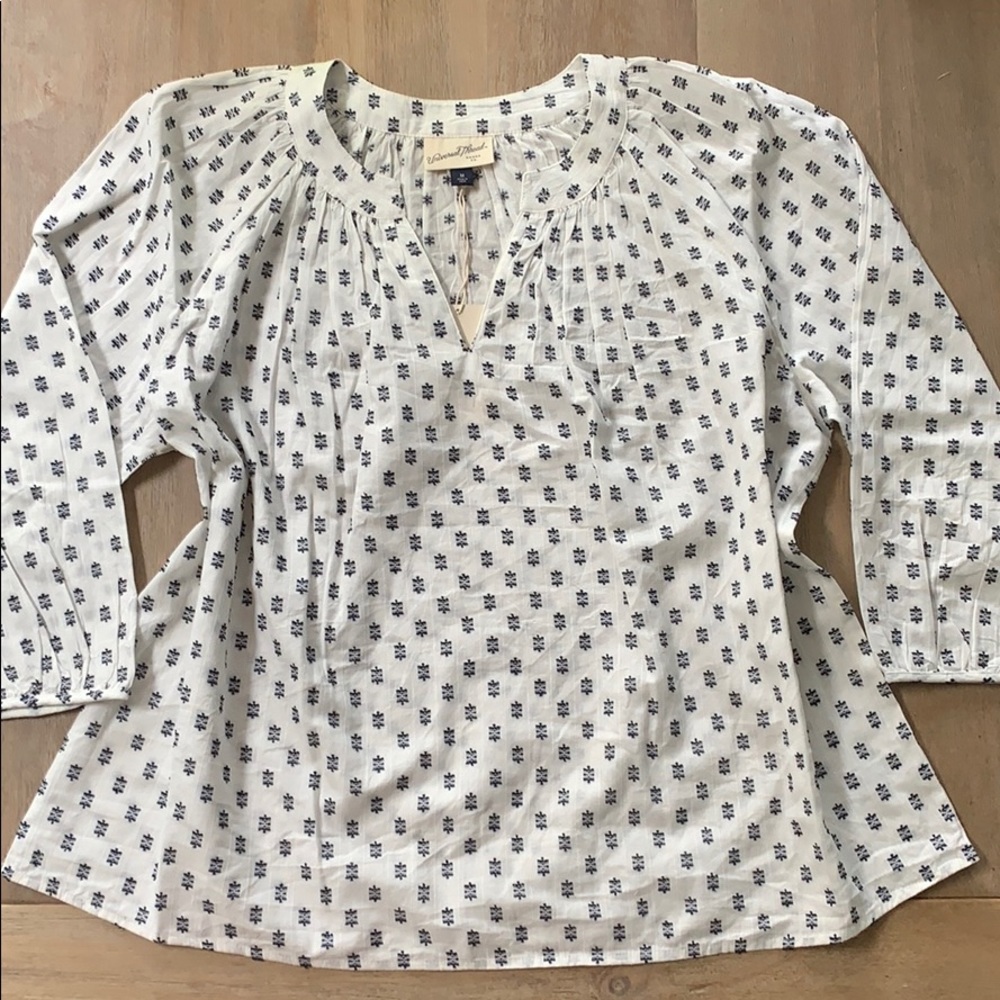 Universal Thread Peasant Top